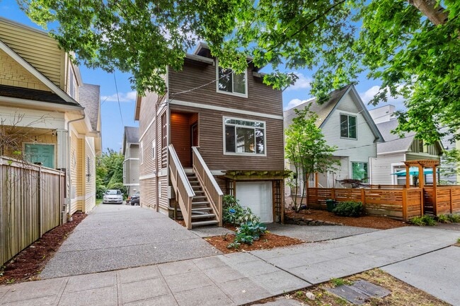 Building Photo - 3Bd/2.5Ba Seattle Home