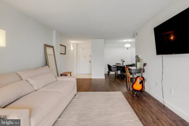 Foto del edificio - 5300 Holmes Run Pkwy