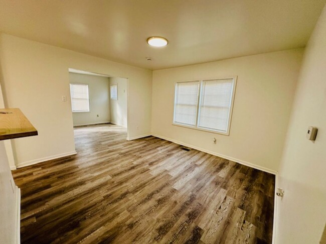 Building Photo - 3 Bedroom 1 Bath Welcome Section 8 Totally...