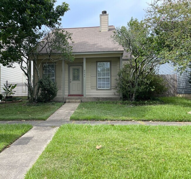 Foto del edificio - Charming 2 Bedroom House Located off Blueb...