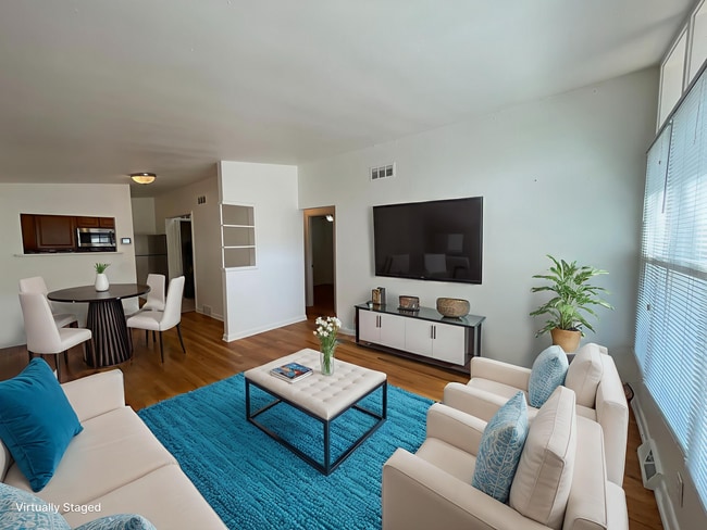 Charming 2 Bedroom, 1 Bathroom Duplex in A... - Charming 2 Bedroom, 1 Bathroom Duplex in A... House