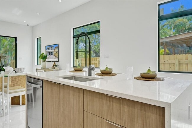 Photo - 606 SW 7th Ave Townhome