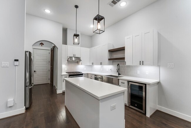 Building Photo - 113 Coronado St