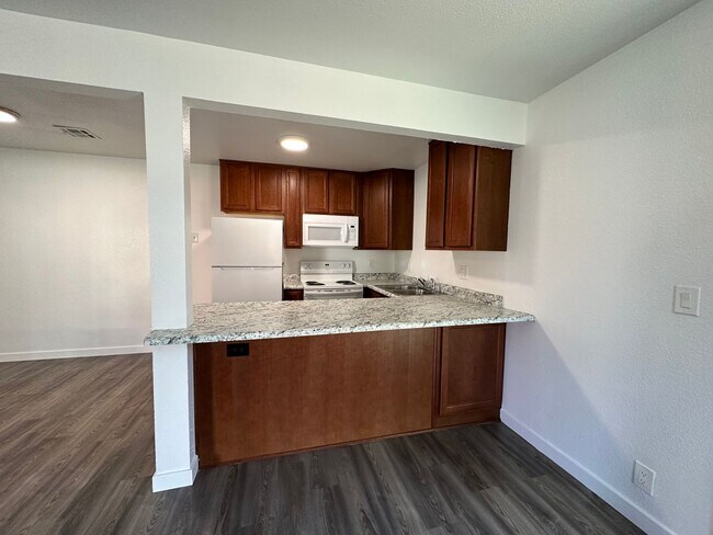 Foto del edificio - 835 Lakeside Dr