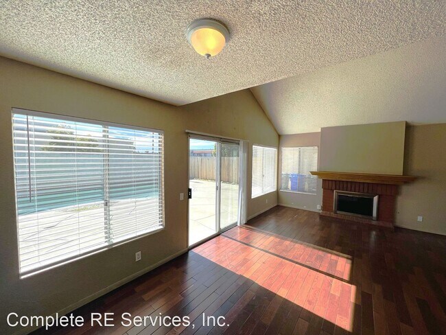 Building Photo - 4 br, 2.5 bath House - 16177 Barbee St