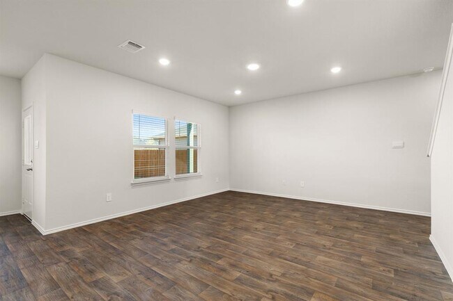 Building Photo - 164 Frogmore Lp