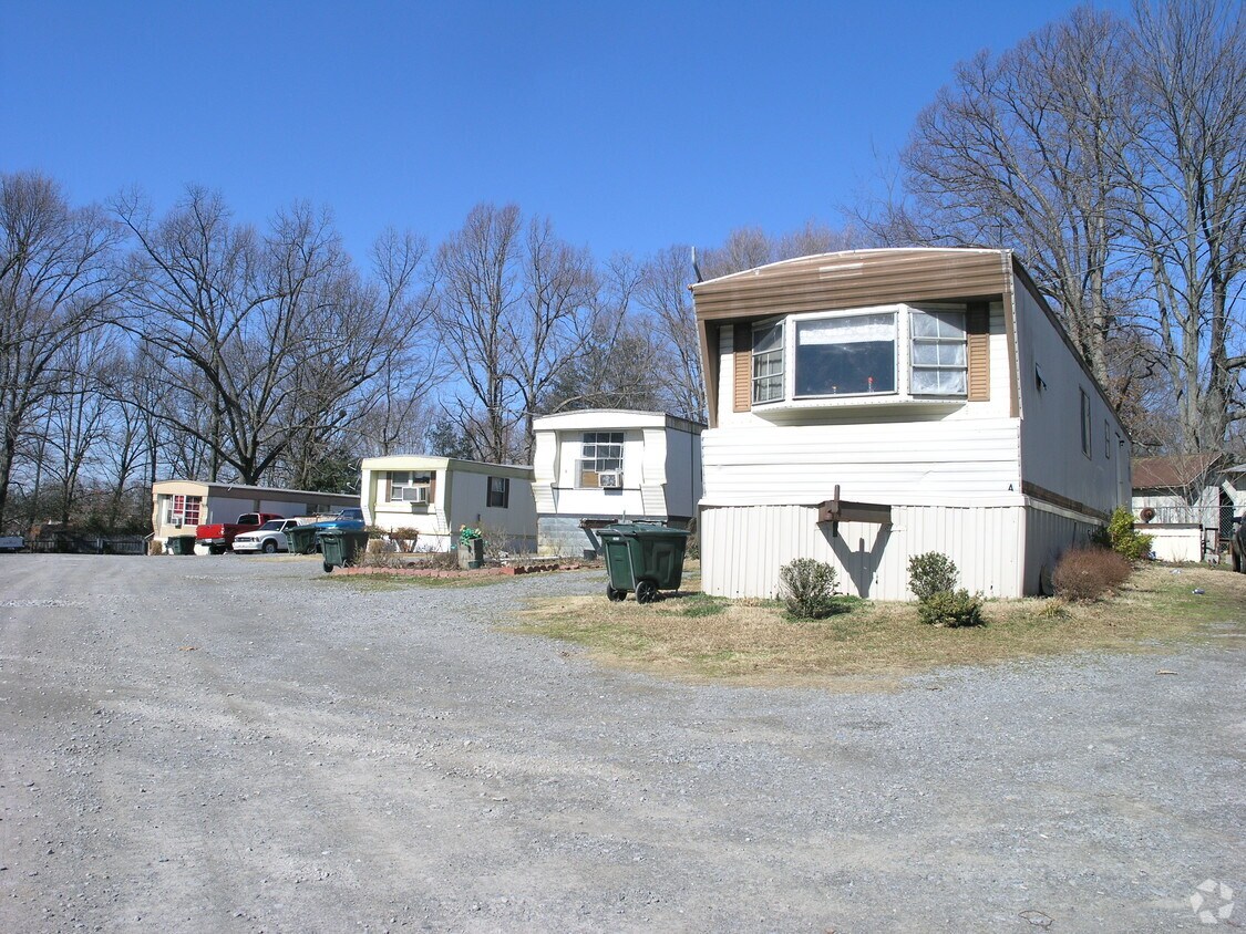 Building Photo - 413 Circle Dr