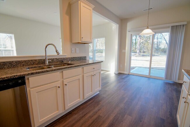 Foto del edificio - 3 Bedroom Duplex Home Available Now in Cherryville, NC