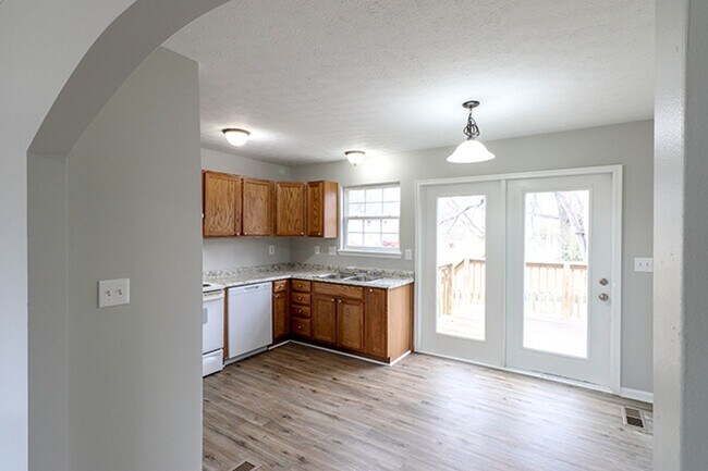 Foto del edificio - Newly updated 3 bedroom and 2 bath Cape Cod