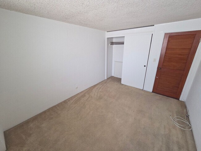 Foto del edificio - Spacious 1 bedroom ocean view apartment in the Secured Makaha Surfside Complex