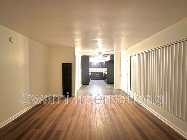 Building Photo - 674 W 27th St