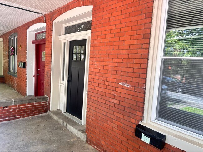 Foto del edificio - 4 Bedroom, 2 Full Baths Harrisburg House f...