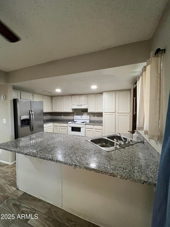Building Photo - 5819 N 59th Dr