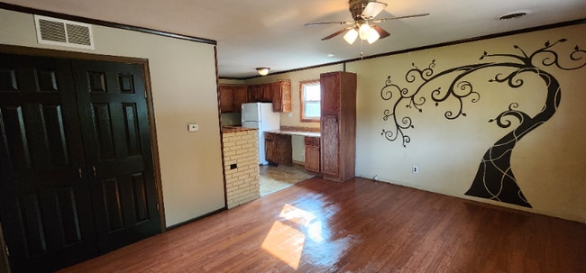 Building Photo - 3365 Buckner St