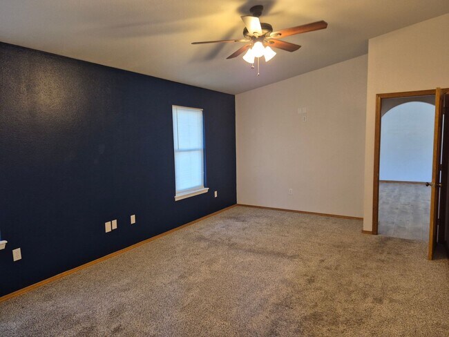 Foto del edificio - Spacious 3 bed/2 bath home in desired neig...
