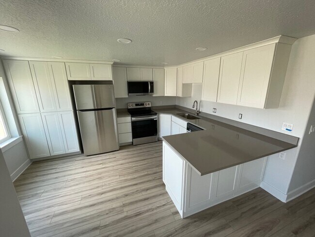 Building Photo - 946 N Olson Dr