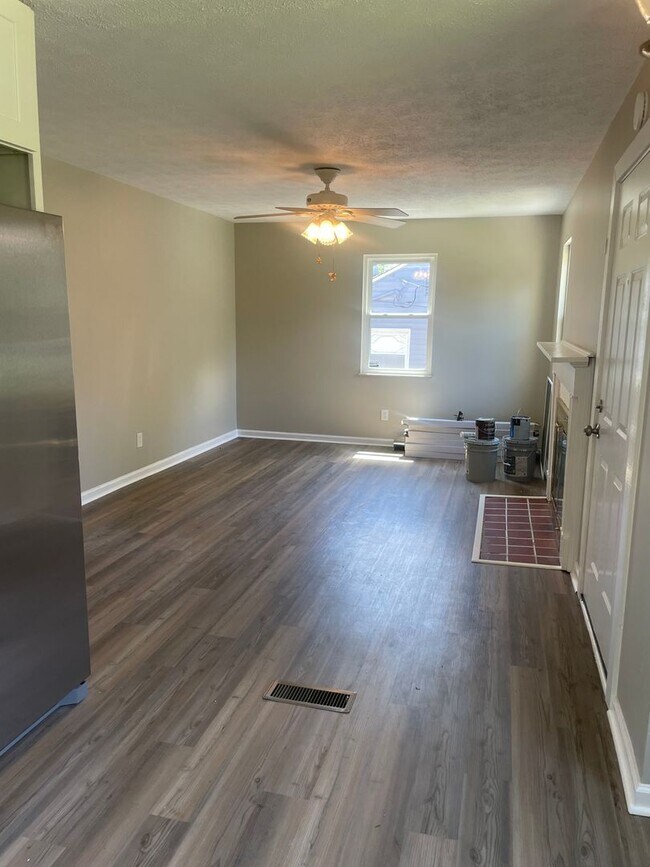 Foto del edificio - Knoxville 37920 - Very nice updated 2 bedroom home in South Knoxville for rent. - Contact Lisa Vi...