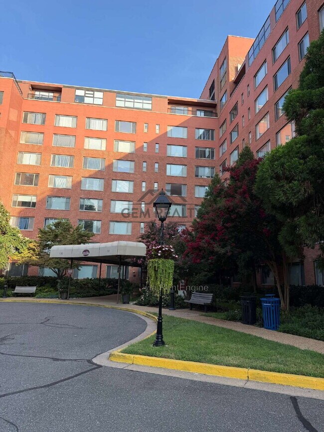 Foto del edificio - 1111 Arlington Blvd