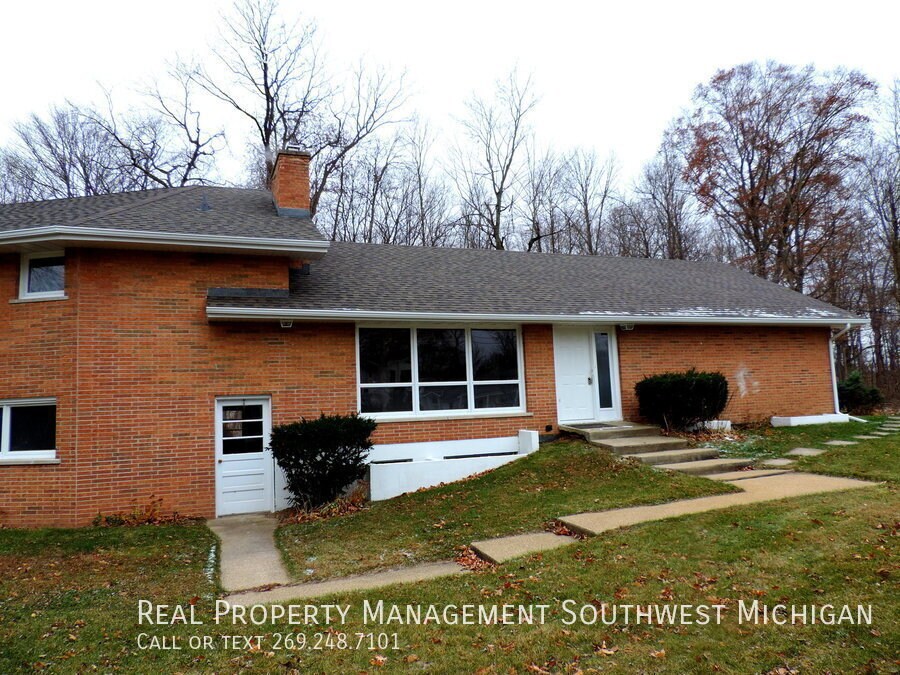 4510 W Hillcrest Dr, Berrien Springs, MI 49103 House Rental in