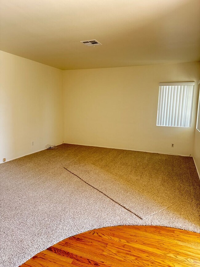 Foto del edificio - 570-574 W. 18th Street