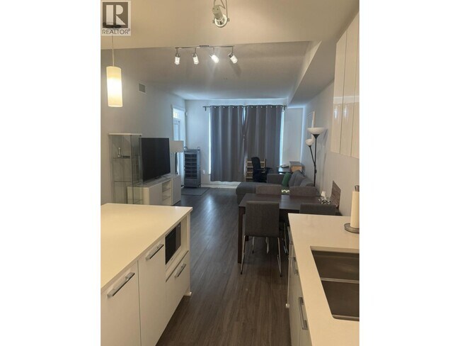 Photo du bâtiment - 9551-9551 Alexandra Rd