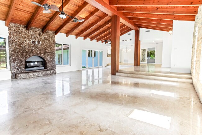 Foto del edificio - 5881 SW 160th Ave