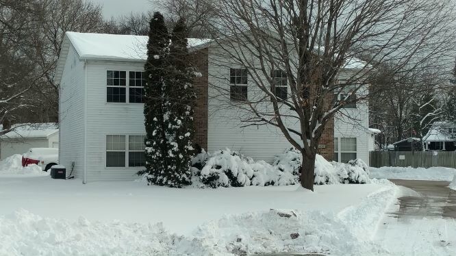 Front - 100 College Park Ct