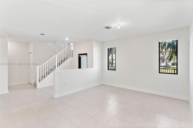 Foto del edificio - 8336 Central Park Blvd