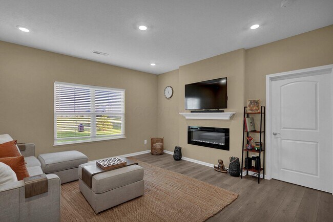 Foto del edificio - 272 Mannaseh Dr W