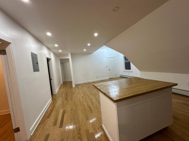 Foto del edificio - 168 N Main St