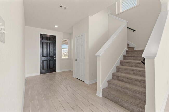 Building Photo - 4822 Hickory Deer Ln