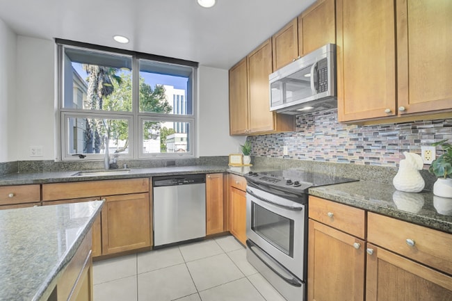 Foto del edificio - 175 W St James St