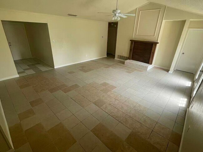 Building Photo - 4520 Louisville Dr