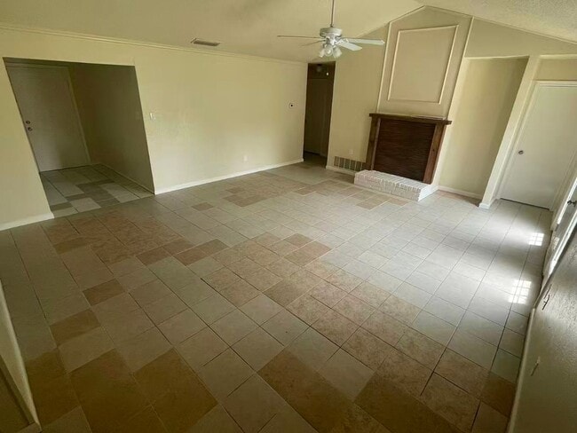 Photo - Beautiful 4 Bedroom 2 Bathroom in Plano! House