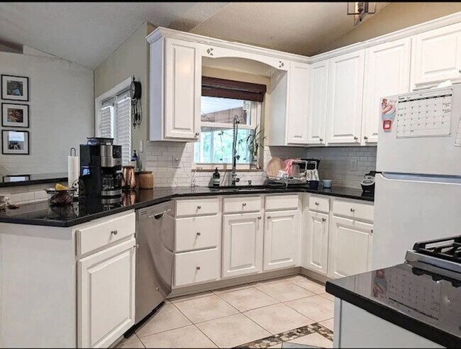 Building Photo - 10936 Dearden Cir