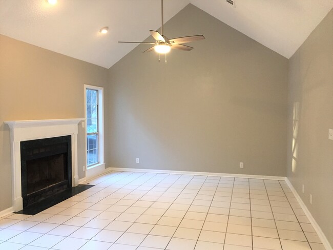 Building Photo - 542 Loblolly Ln