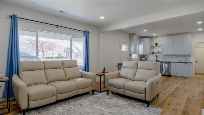 Building Photo - FURNISHED MONTH TO MONTH with 20x30 Storage!