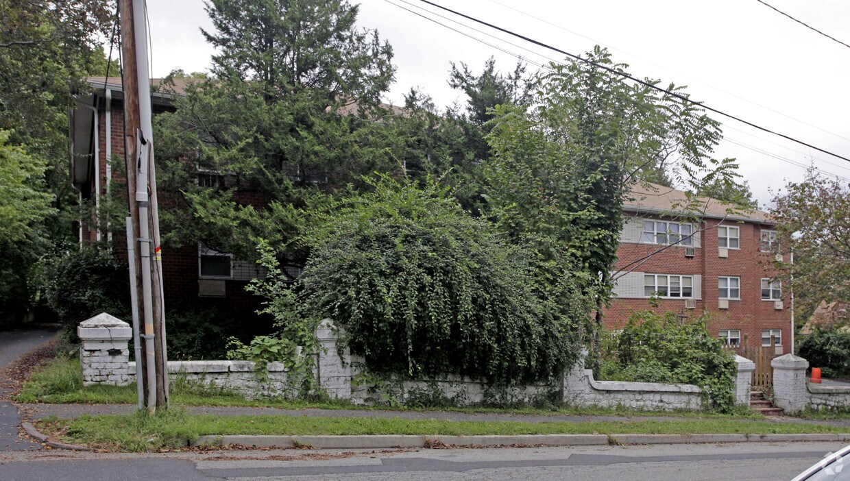 Foto del edificio - 15 W Funston Ave