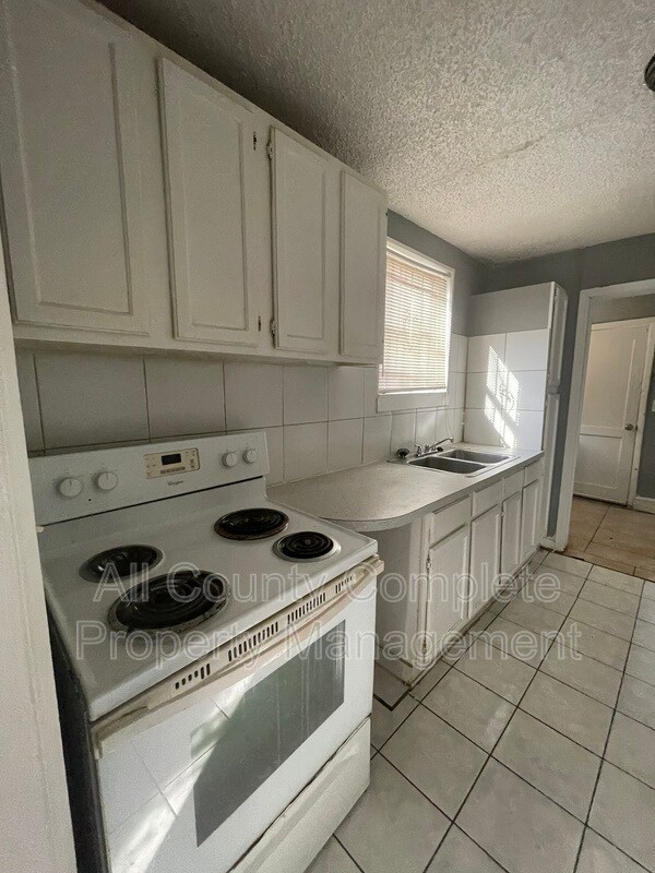 Building Photo - 1717 W 26th St