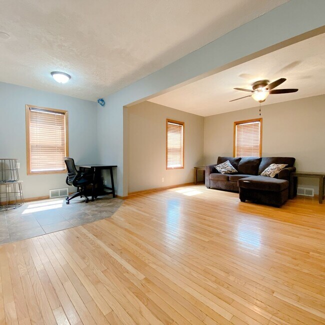 Building Photo - COMING SOON! Florence/Minnie Lusa Area 4 bed 3 bath, partial finished basement, w/ garage $1,850