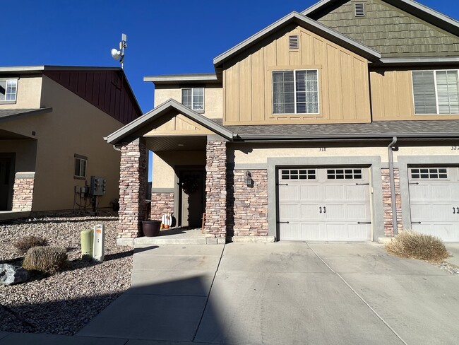 Building Photo - 318 E Seagull Ln