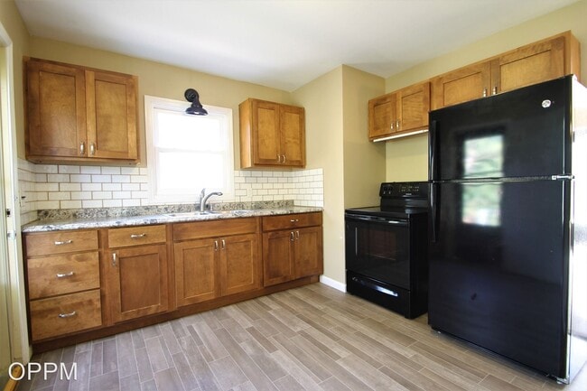 Building Photo - 3 br, 1 bath House - 4468 S. 60th Ave