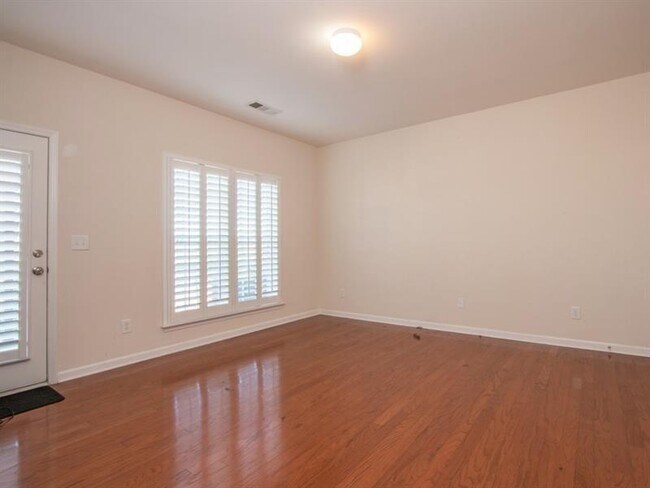 Building Photo - 3409 Triview Square