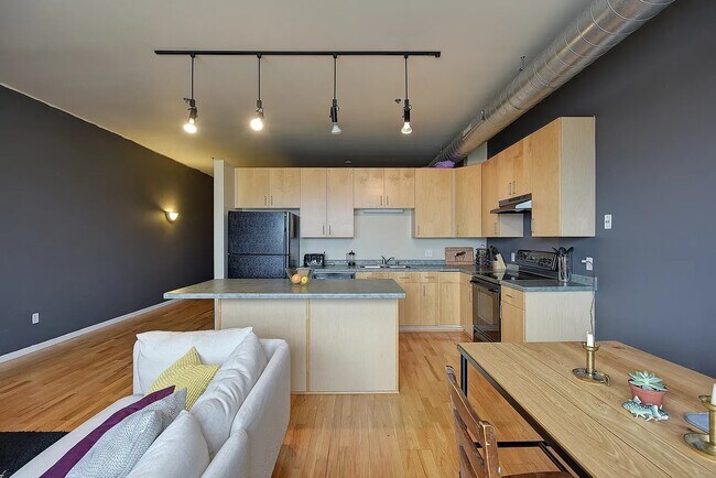 Building Photo - 1924 N Hubbard St