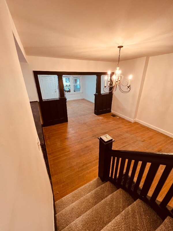 Building Photo - 558 N Oxford St