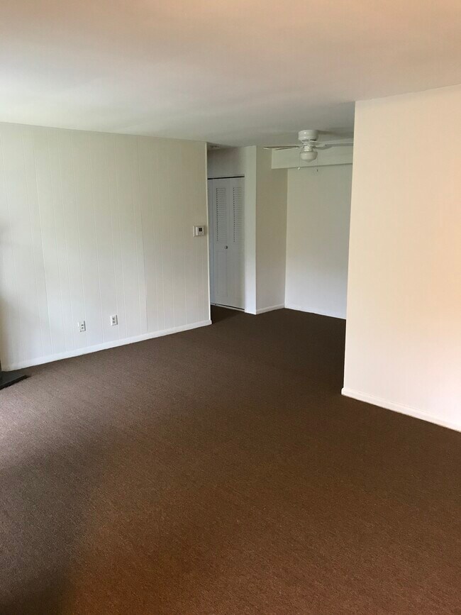 Foto del edificio - 701 Meadowbrook Dr