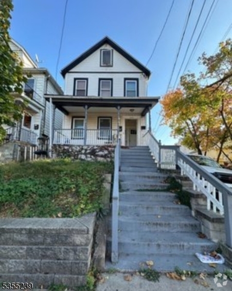 Building Photo - 330 Somerset St