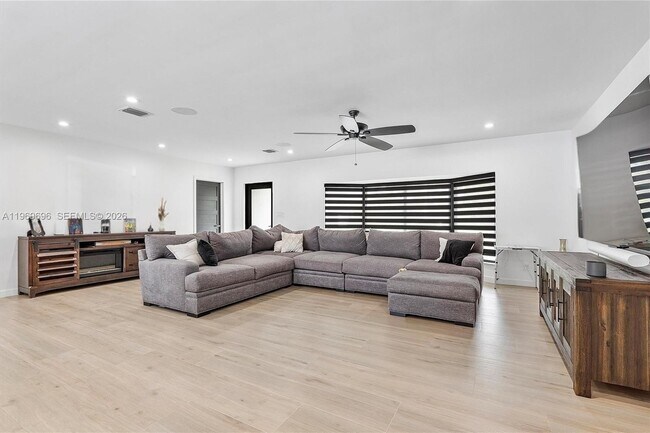 Foto del edificio - 10950 NW 16th Ct