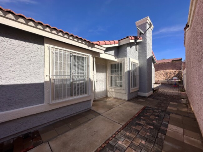 Building Photo - 2278 Sierra Sunrise St