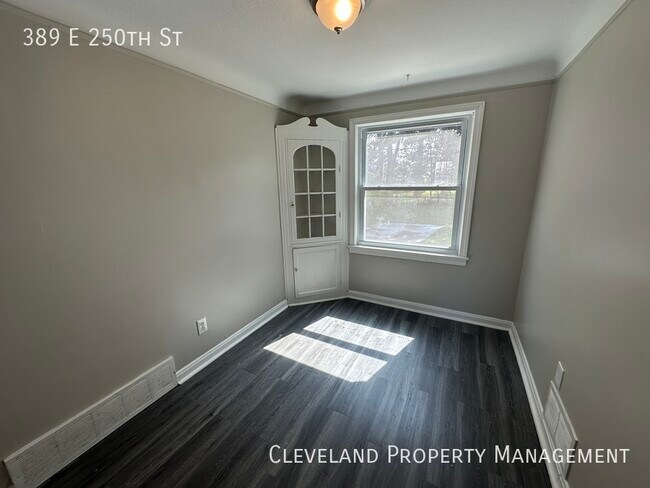Foto del edificio - Spacious Euclid Home